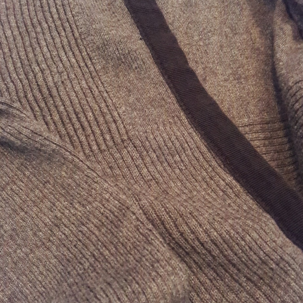 * free with any bundle* VERA WANG cardigan - Picture 4 of 5